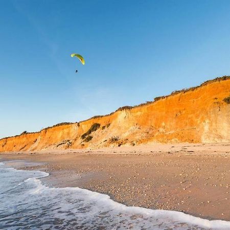 Tiny House Sur Terrain Boise A 10 Mn De La Mer Ferel Exterior photo